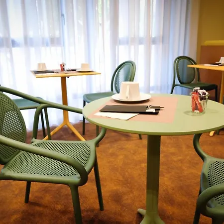 Mercure Centre מלון 4*