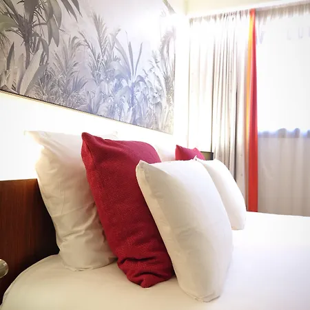 Mercure Centre מלון 4*